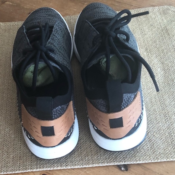 MERRELL great sport sneaker like new. - Picture 3 of 3